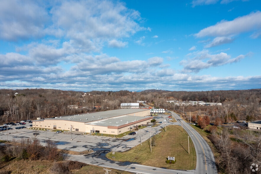 Industrial / Office Complex portfolio of 2 properties for sale on LoopNet.co.uk - Building Photo - Image 3 of 5