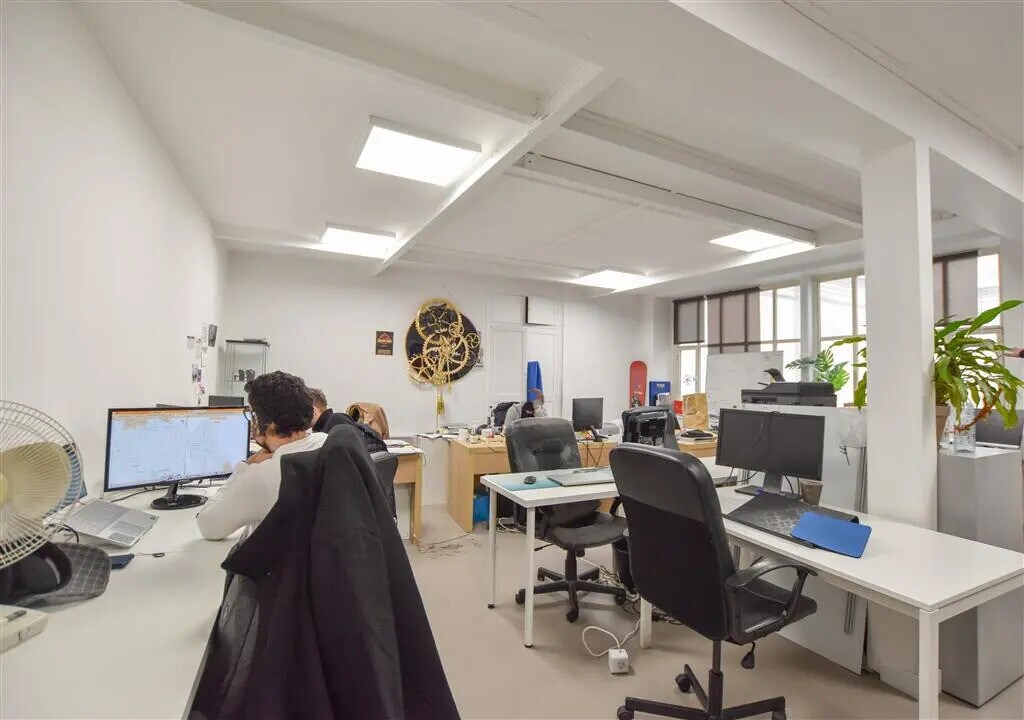 Location Bureaux 280 m² - Photo 1