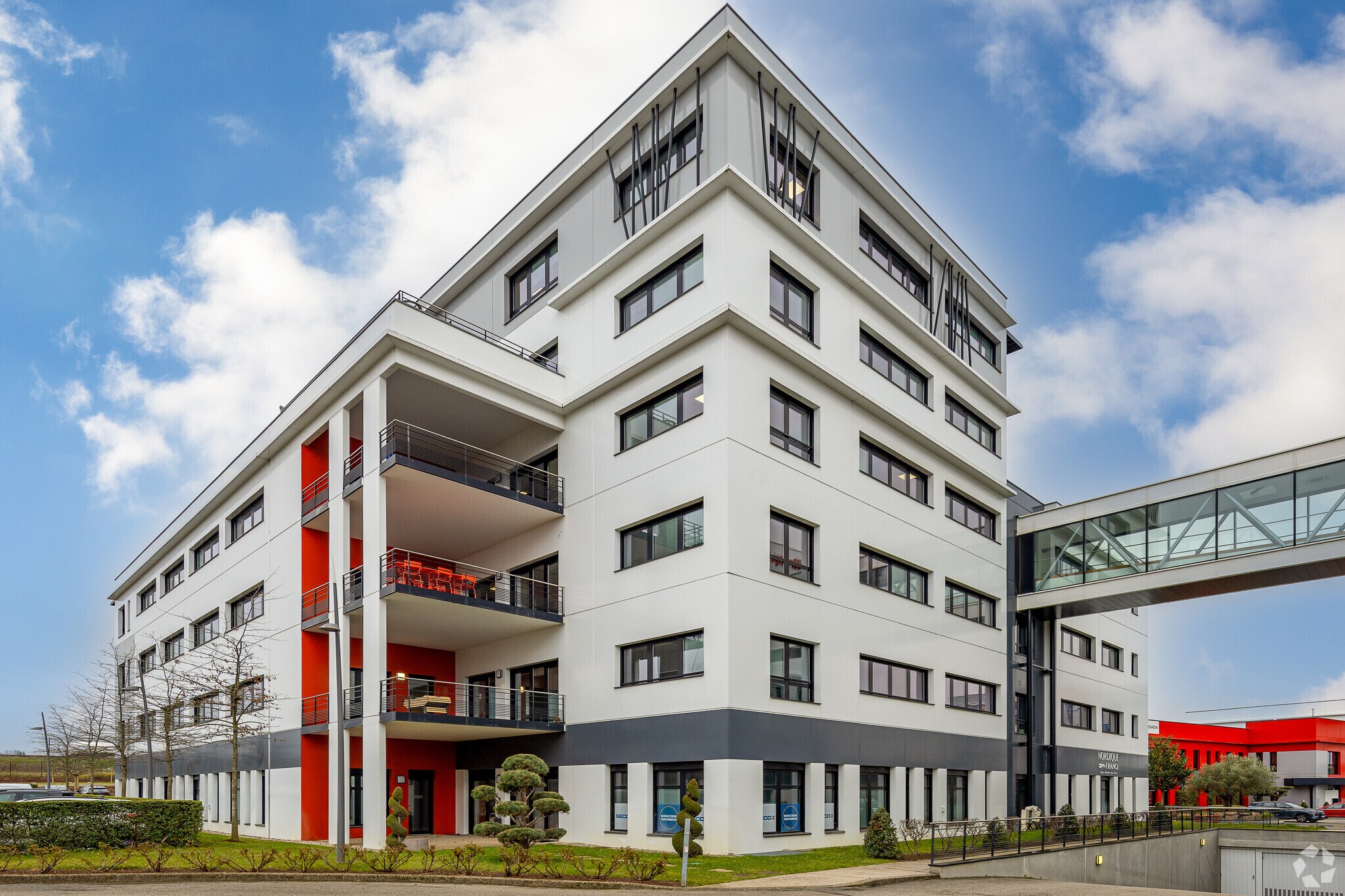 Office in Saint-Priest to rent Primary Photo- Image 1 of 3