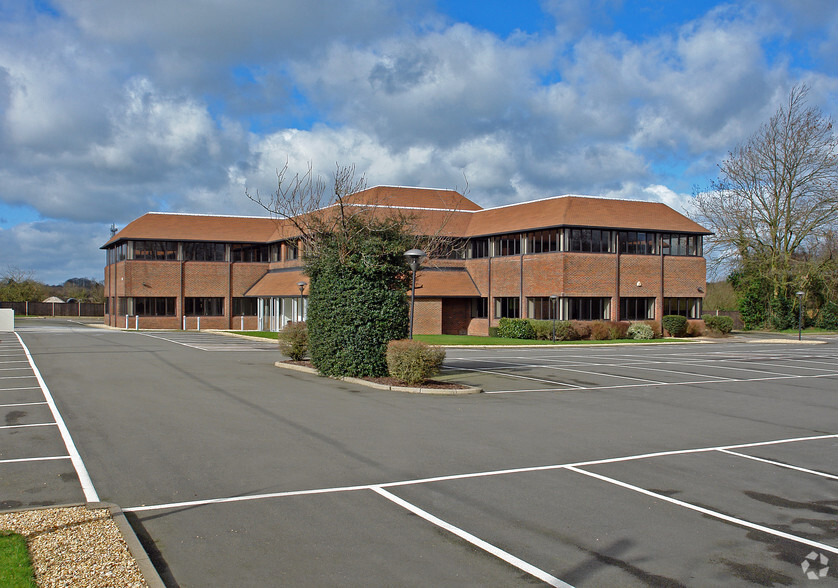 Oxford Rd, Stokenchurch for rent - Building Photo - Image 1 of 8