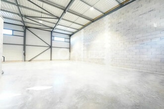 Light Industrial in Chassieu to rent Interior Photo- Image 1 of 12
