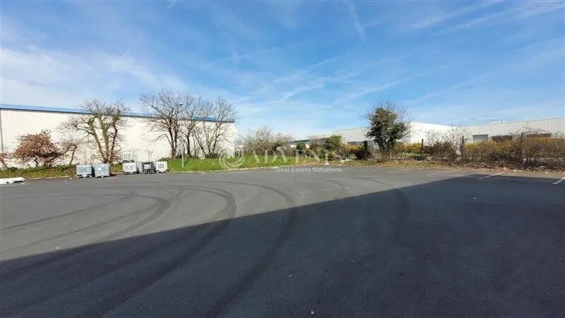 Light Industrial in Les Sorinières to rent - Building Photo - Image 2 of 3