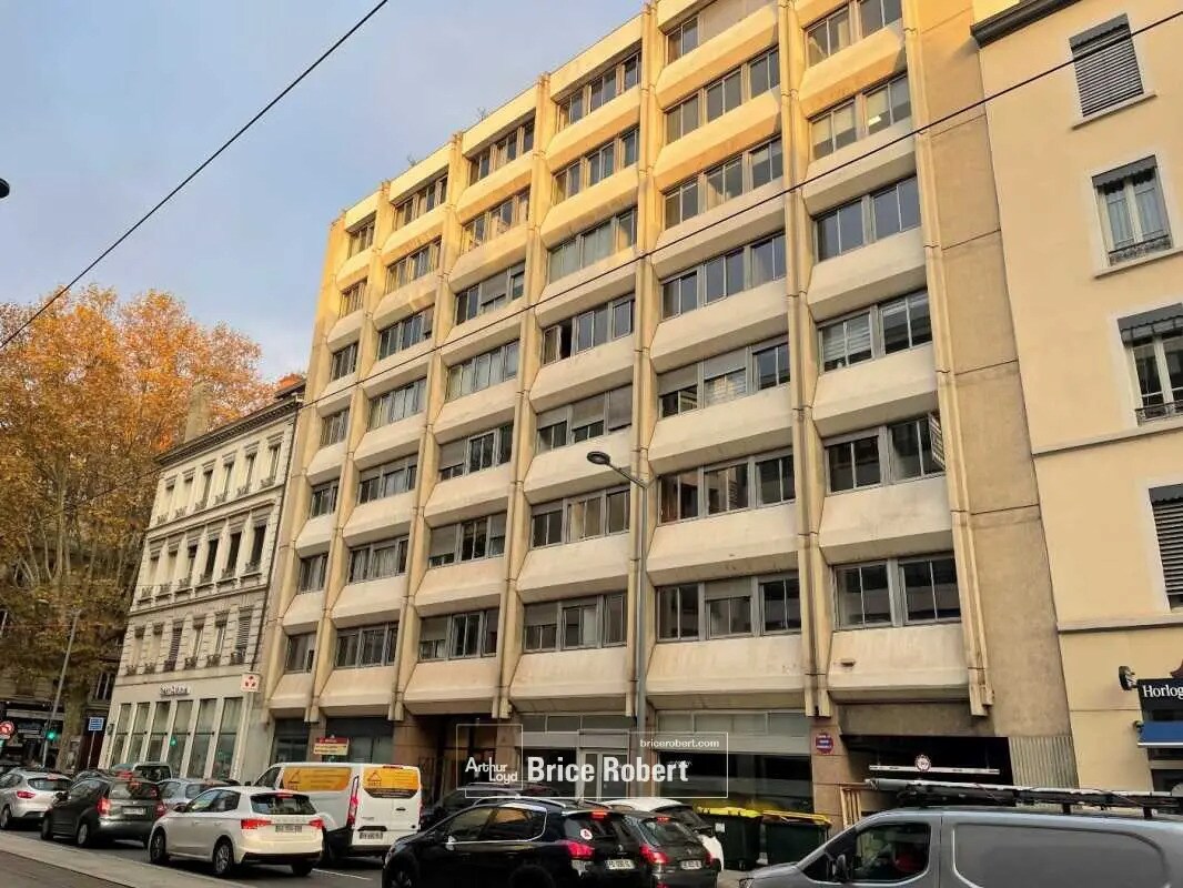 Office in Lyon for sale Building Photo- Image 1 of 21