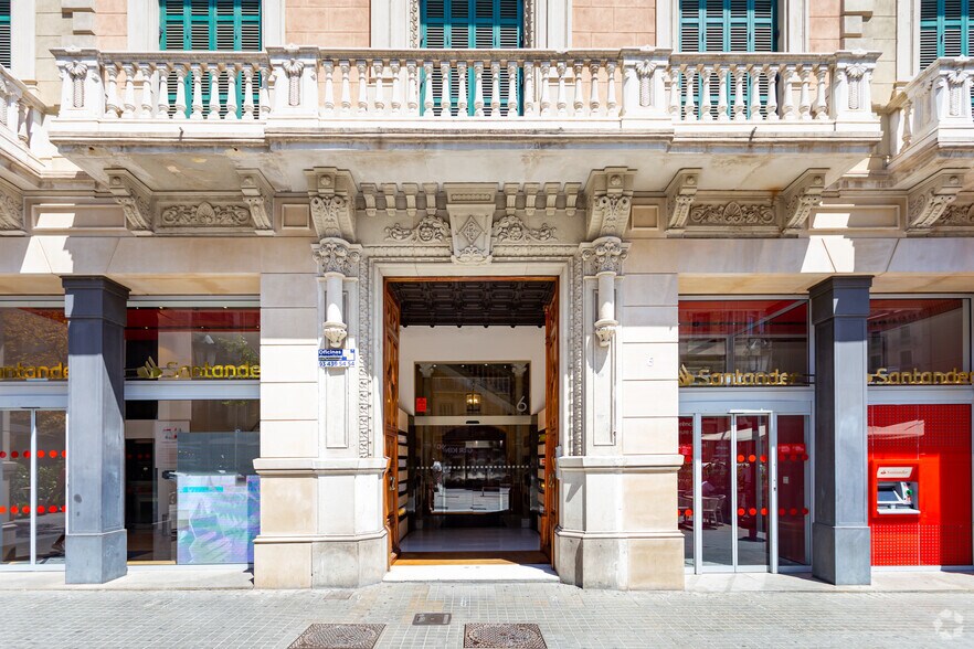 Office in Barcelona, Barcelona to rent - Building Photo - Image 2 of 5