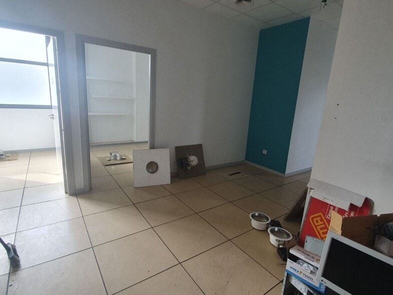 Calle Luis Fuentes Bejarano, S/N, SEVILLA, Sevilla to rent - Building Photo - Image 2 of 10