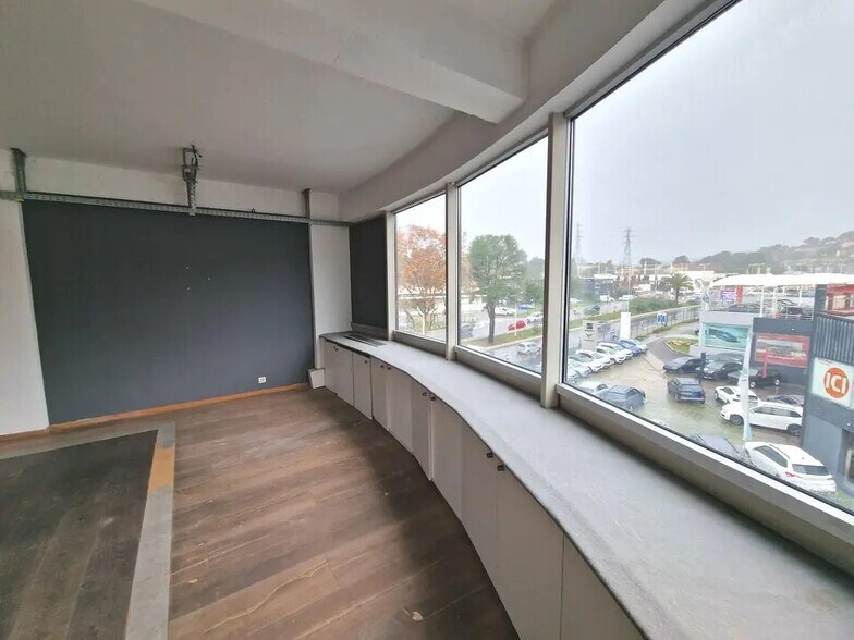 Office in Le Cannet to rent - Interior Photo - Image 3 of 5