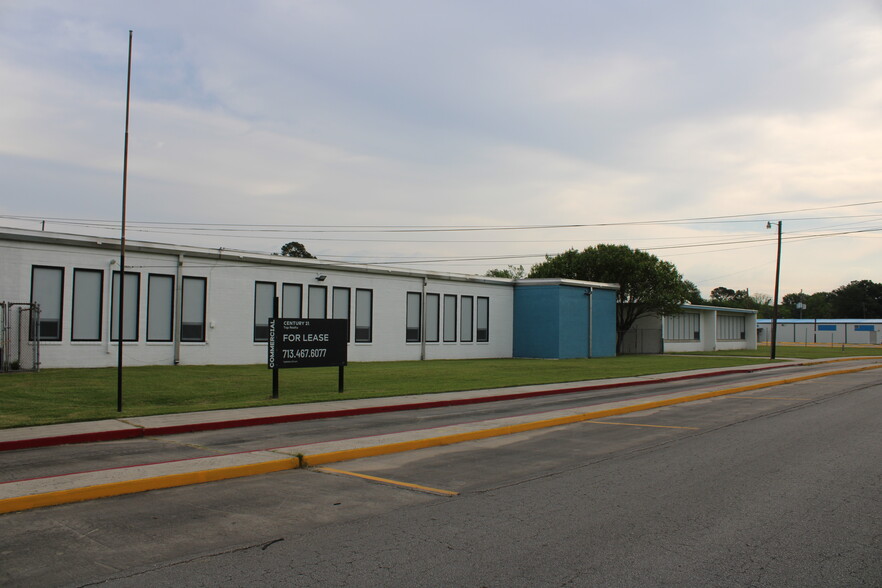 1900 Pope St, Beaumont, TX for rent - Building Photo - Image 3 of 25