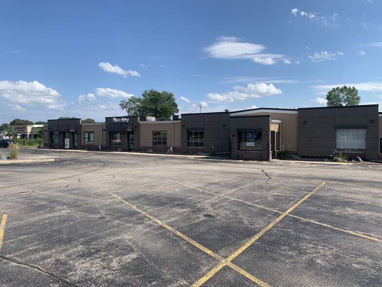 2021-2107 W Washington St, West Bend, WI for rent - Building Photo - Image 1 of 3