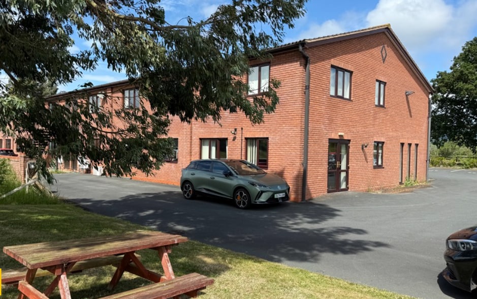 Willow End Park, Welland to rent - Building Photo - Image 2 of 3