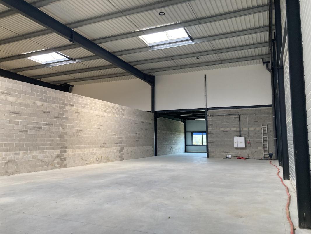 Light Industrial in Villebon-sur-Yvette for sale Building Photo- Image 1 of 9