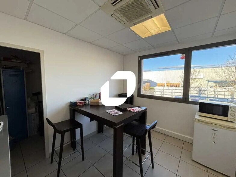 Office in Limas for sale - Interior Photo - Image 3 of 8