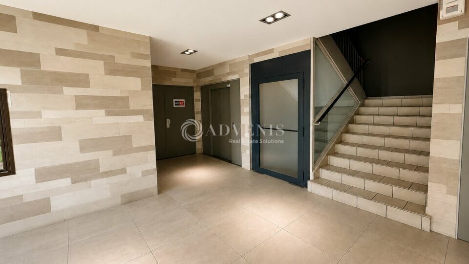 52 Rue Charles Michels, Saint-Denis for sale - Lobby - Image 2 of 17