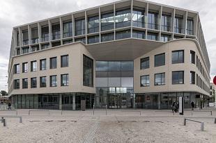 2-12 Parvis Colonel Arnaud Beltrame, Versailles to rent - Building Photo - Image 2 of 25