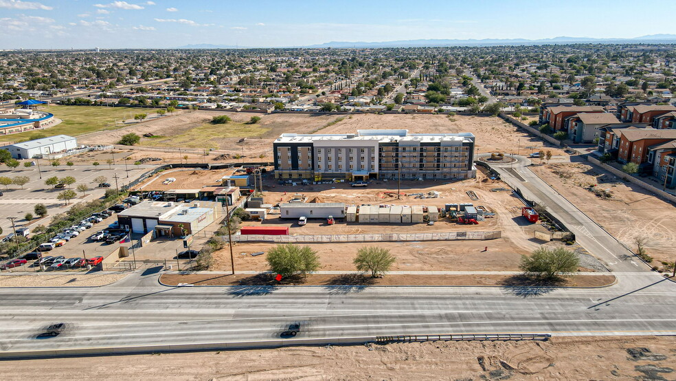 10740 Montana Avenue, El Paso, TX for rent - Building Photo - Image 3 of 7