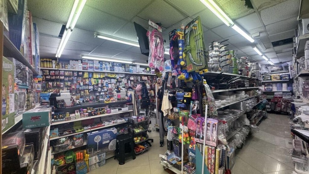 290 Neasden Ln, London to rent - Building Photo - Image 3 of 12