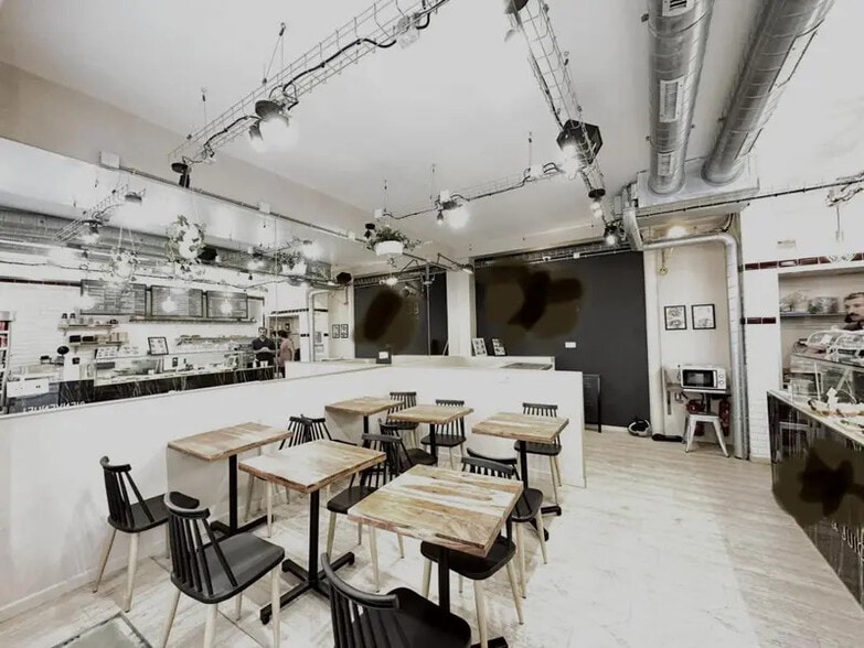 Retail in Paris to rent - Interior Photo - Image 3 of 5