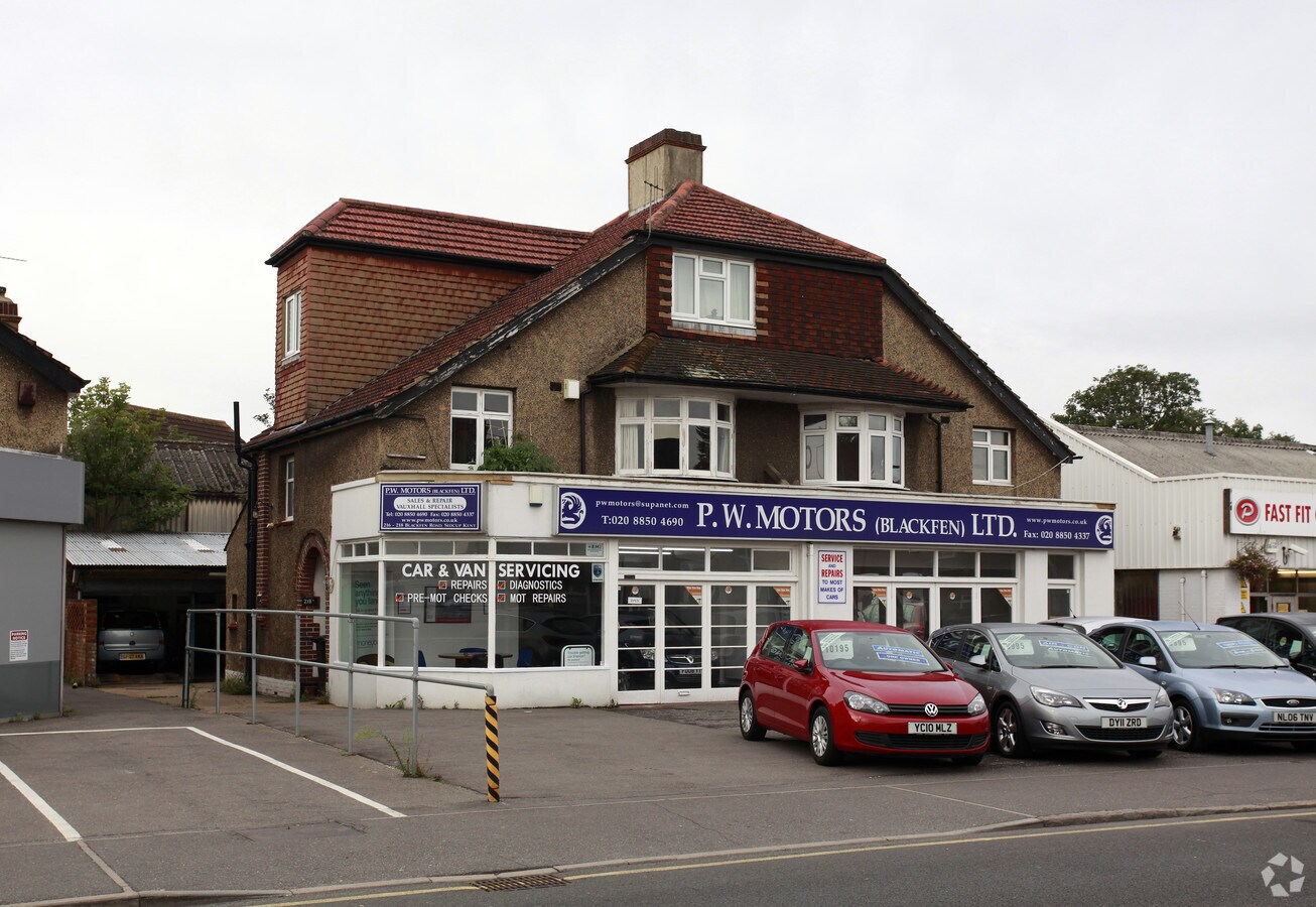 216218 Blackfen Rd, Sidcup DA15 8PT UK