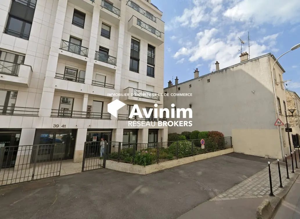 Office in Courbevoie for sale Building Photo- Image 1 of 6