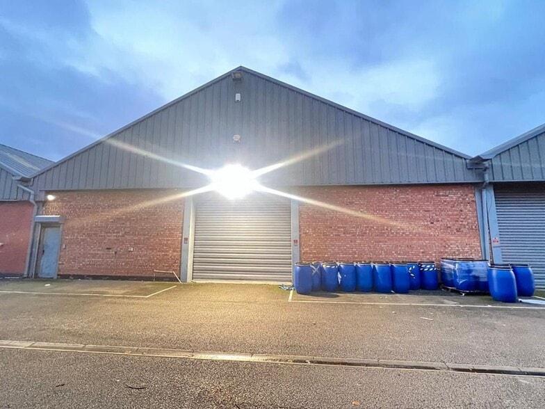 20 Edwards Ln, Liverpool to rent - Building Photo - Image 1 of 37