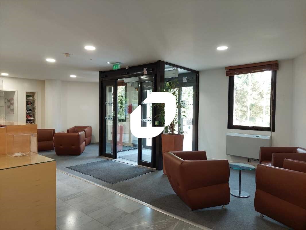 Office in Saint-Aubin to rent Lobby- Image 1 of 10