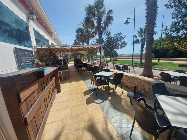 Retail in El Ejido, Almería to rent - Building Photo - Image 2 of 9