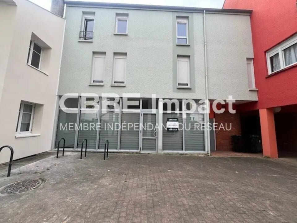 Location Commerce 129 m² - Photo 1