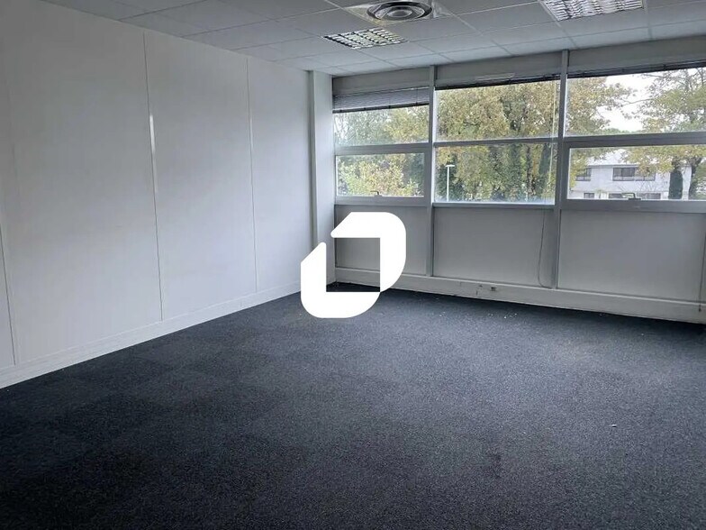 Office in Mérignac to rent - Interior Photo - Image 2 of 5