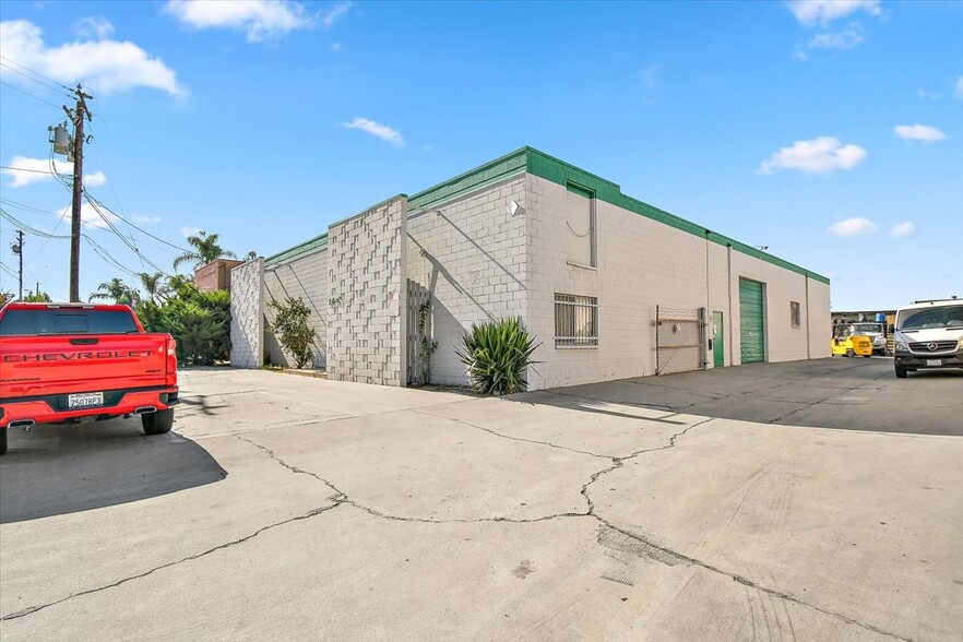 9441 Santa Fe Springs Rd, Santa Fe Springs, CA for sale - Building Photo - Image 2 of 7