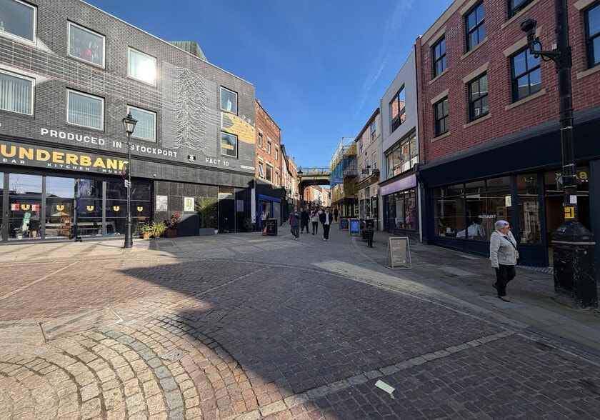 51 Great Underbank, Stockport to rent - Building Photo - Image 3 of 6