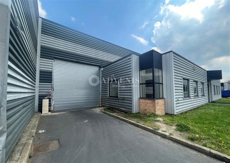 Light Industrial in Le Bourget to rent - Building Photo - Image 1 of 9