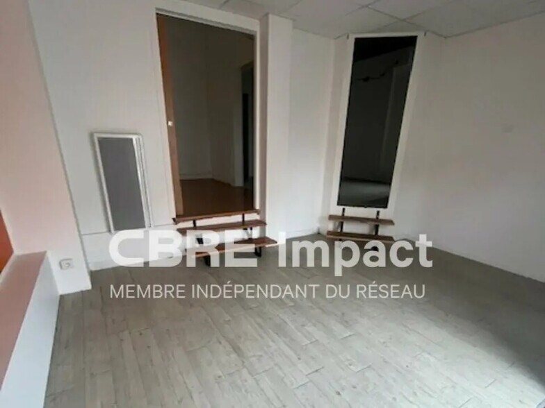 Retail in Dijon to rent - Building Photo - Image 3 of 7
