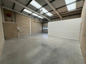 Evershed Way, Shoreham By Sea to rent Interior Photo- Image 2 of 3