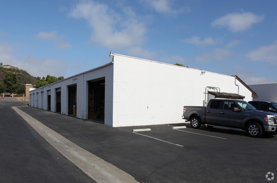 635 N Twin Oaks Valley Rd, San Marcos, CA for rent - Building Photo - Image 3 of 5