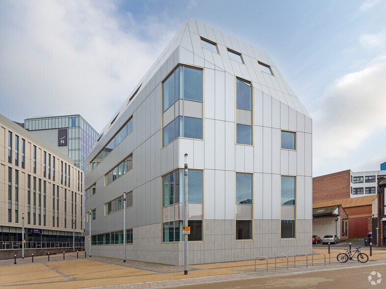 Vaughan Way, Leicester to rent - Building Photo - Image 2 of 5
