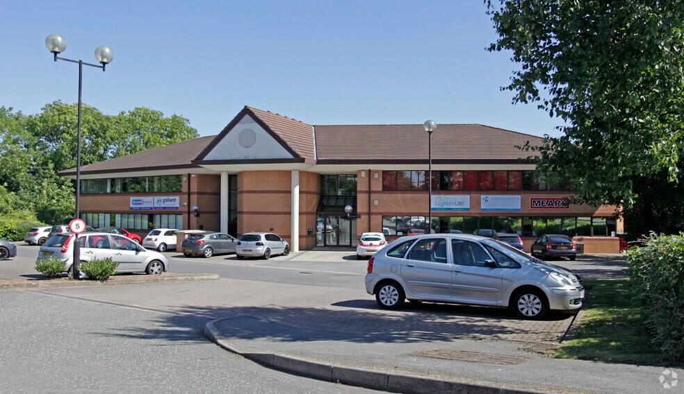 Hamilton Way, Mansfield to rent - Building Photo - Image 3 of 5