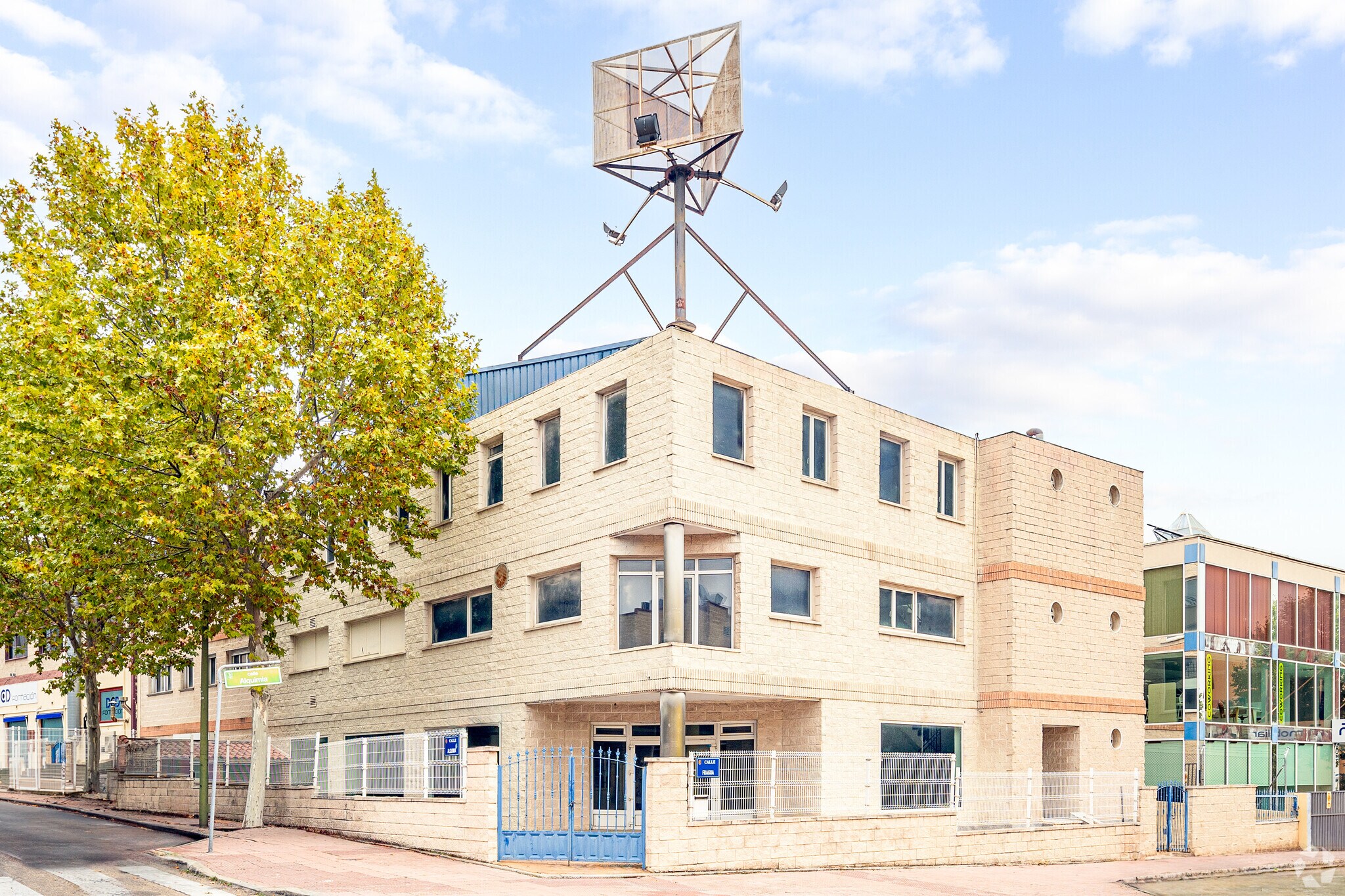 Industrial in Móstoles, Madrid for sale Building Photo- Image 1 of 18