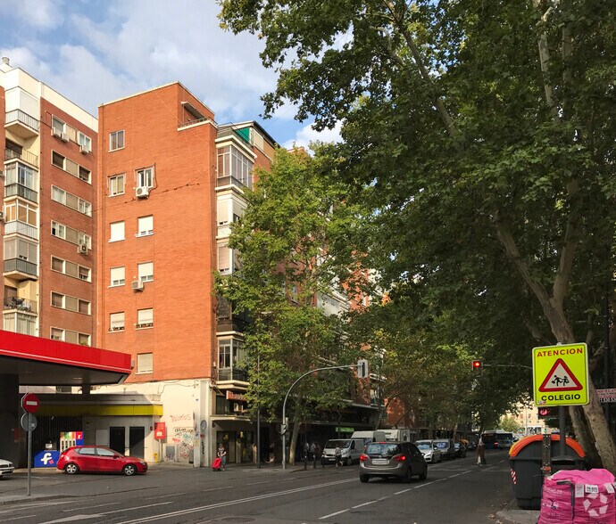 Calle de Fuenlabrada, 1, Madrid, Madrid to rent - Primary Photo - Image 1 of 2