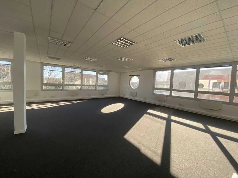 Office in Émerainville to rent - Interior Photo - Image 3 of 8