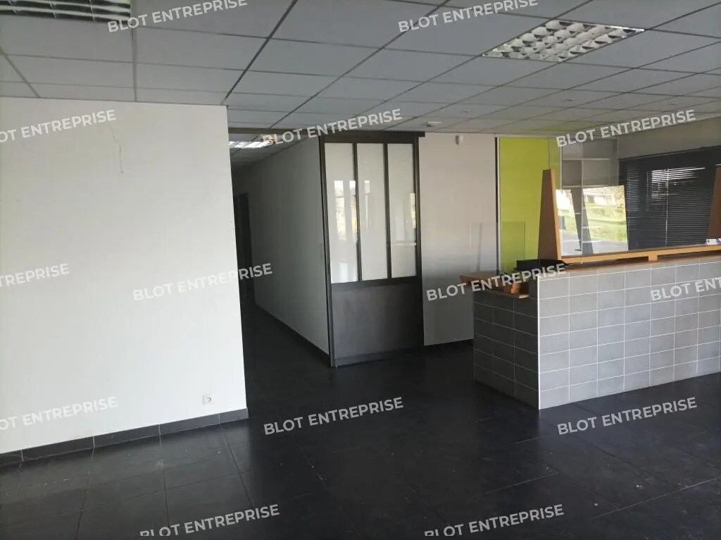 Light Industrial in Hénon for sale Interior Photo- Image 1 of 9