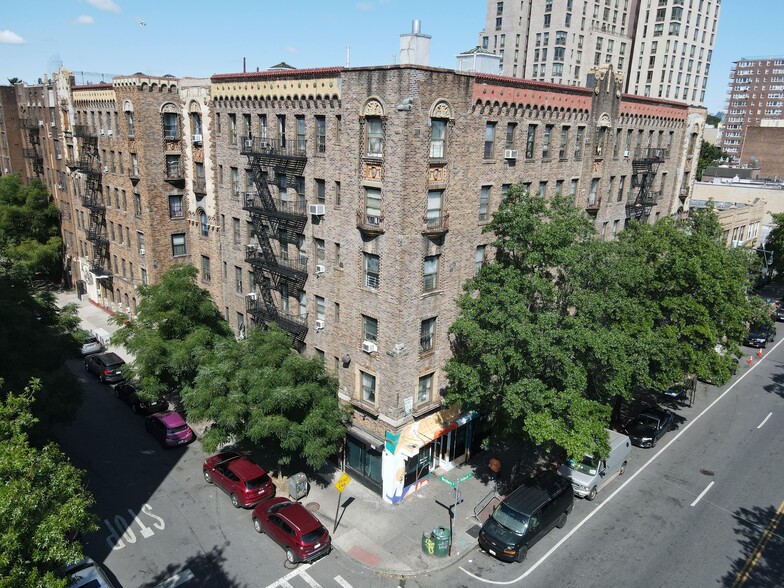 2109-2125 Westbury Ct, Brooklyn, NY for rent - Building Photo - Image 1 of 8