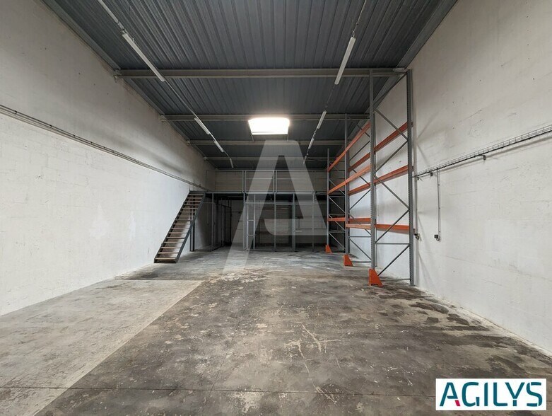 4 Route De Longjumeau, Chilly-Mazarin to rent - Interior Photo - Image 2 of 7