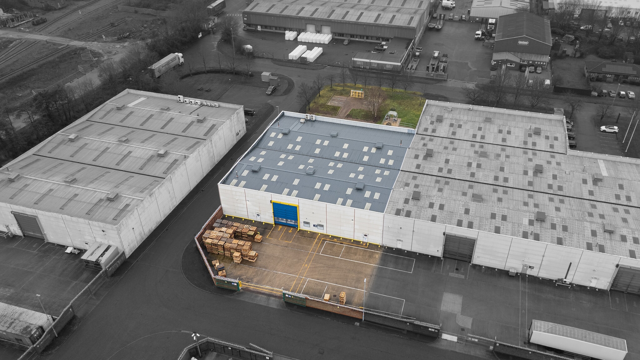 Hunters Rd, Corby to rent Building Photo- Image 1 of 2