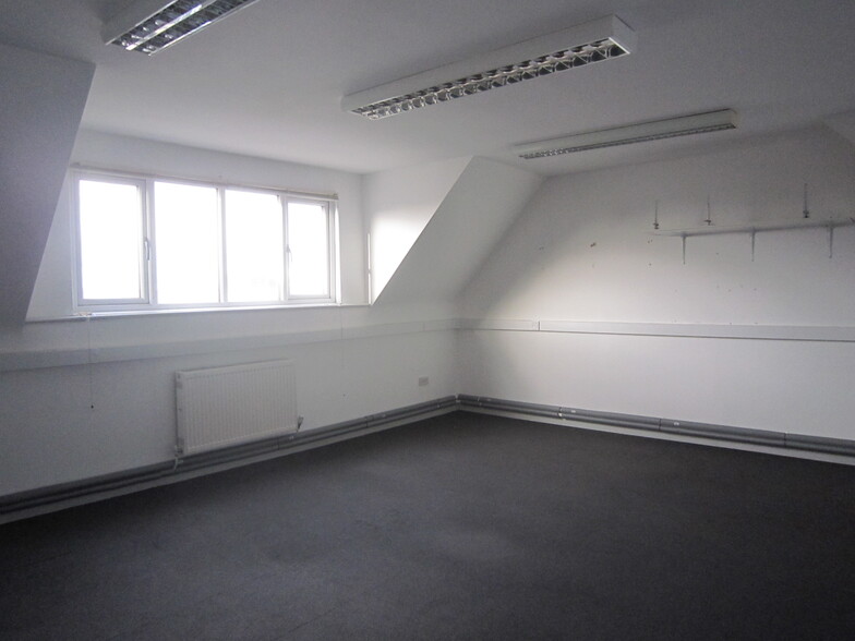 36-38 Church Rd, Burgess Hill for rent - Building Photo - Image 3 of 5