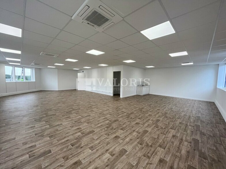 Office in Saint-Genis-Laval to rent - Interior Photo - Image 3 of 5