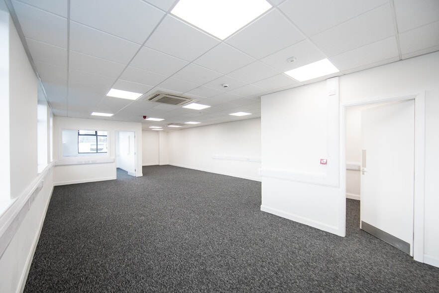11 Pontefract Ln, Leeds to rent - Building Photo - Image 2 of 10