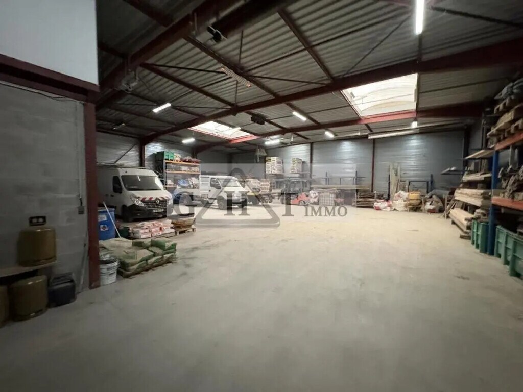 Vente Entrepôt 945 m² - Photo 1