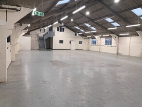 Station Approach, Shepperton to rent Interior Photo- Image 1 of 3