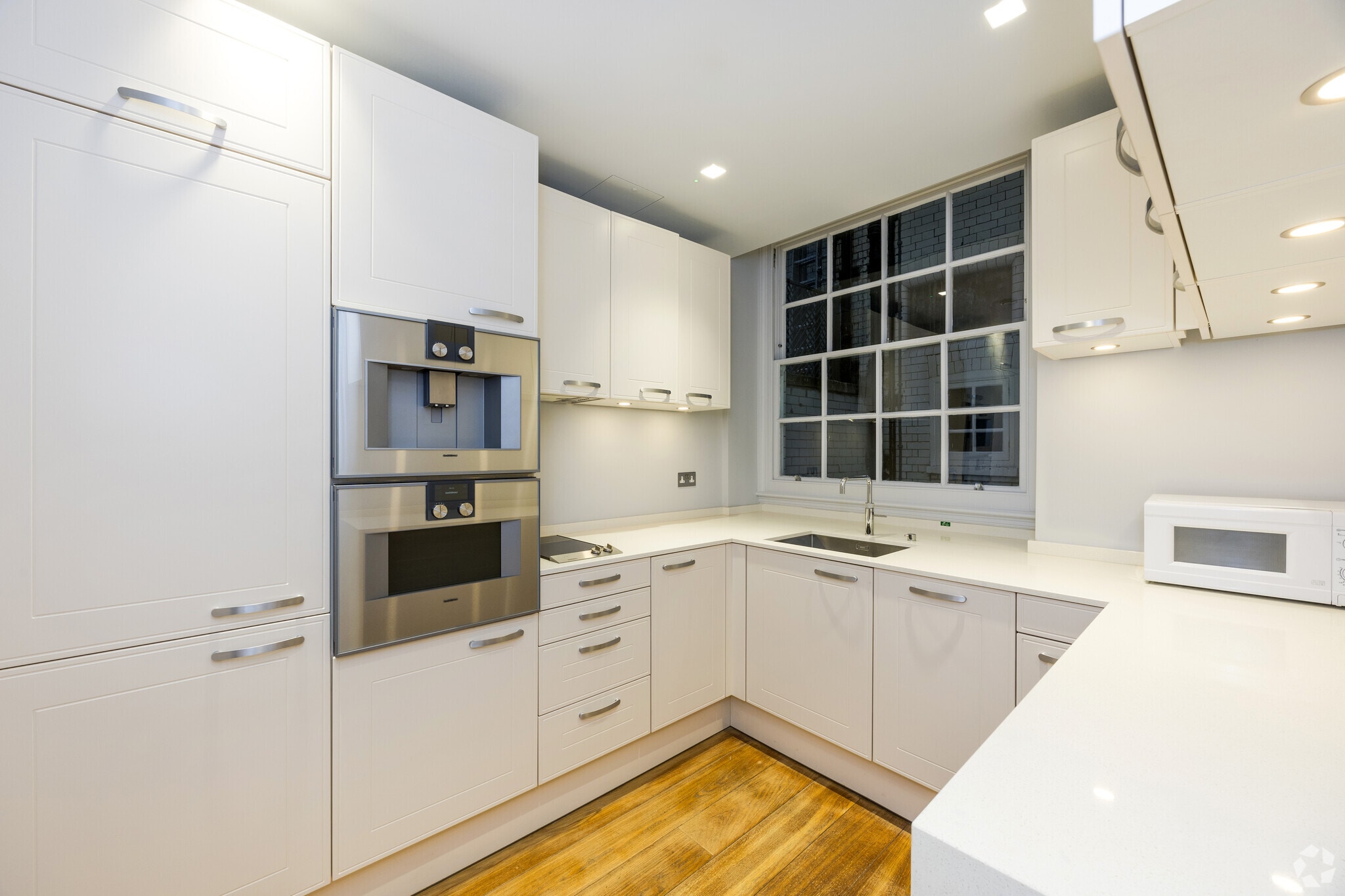 56 Grosvenor St, London to rent Interior Photo- Image 1 of 4