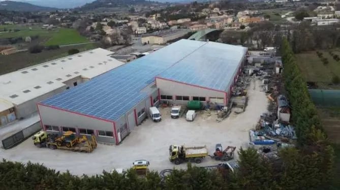 Location Entrepôt 2 276 m² - Photo 1