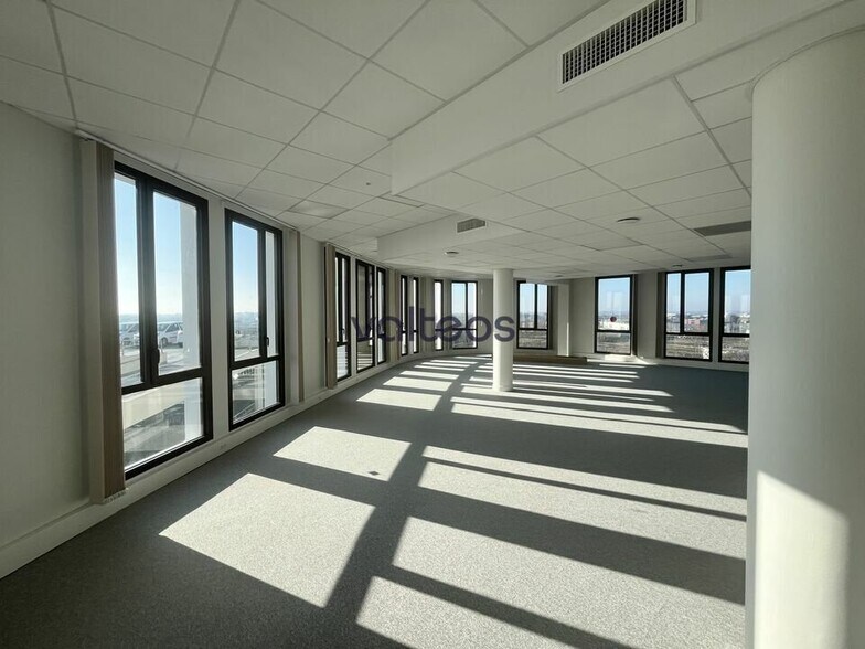 Office in Toulouse for sale - Building Photo - Image 1 of 9